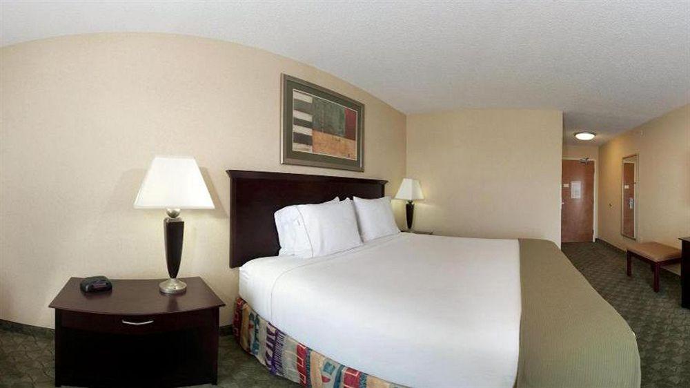 Express I-10 East By Ihg Hotel 2*